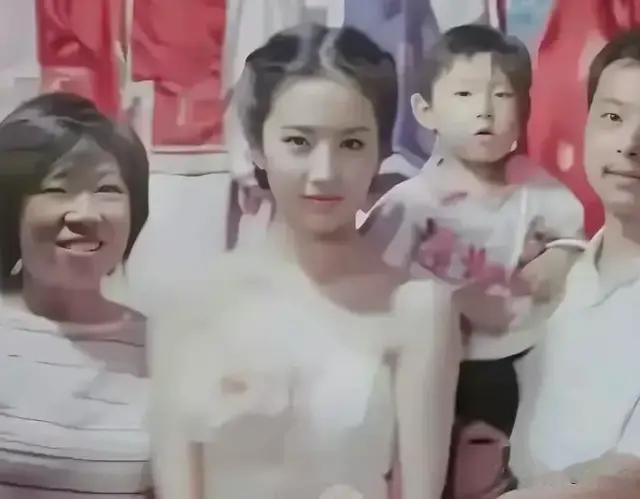 猛一看以为是刘亦菲，原来真的是刘亦菲，这颜值绝了