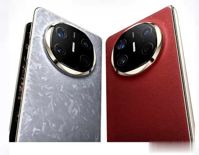 全新专利MateX6折叠王，开放预订一天就破71.5万部，NEXT5系统。