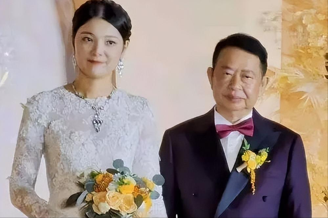 3亿换一个点头，妻子病逝仅1年娶小25岁模特，如今身价高达3000亿
