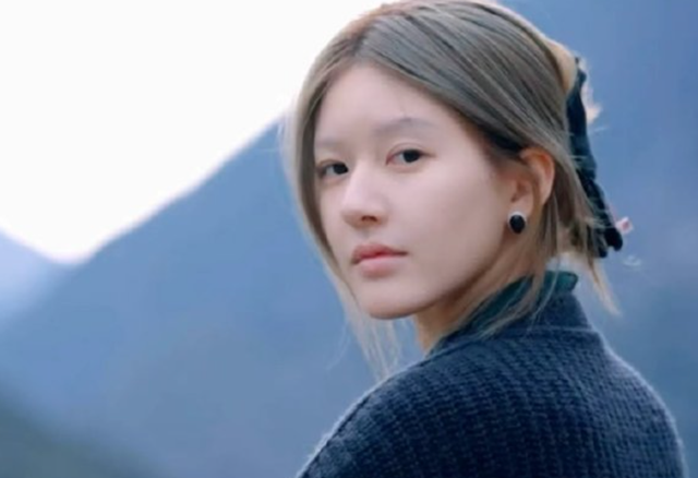 赵露思复出，娱乐圈骂成一锅粥了