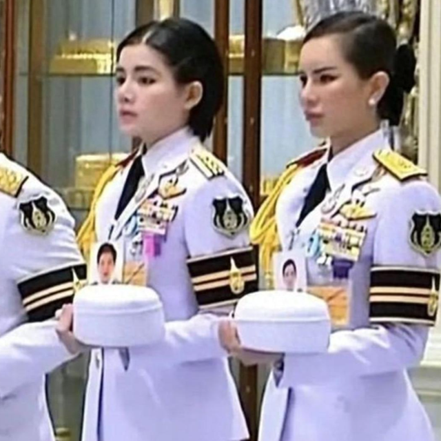 泰王“新妃”近照被爆，西内搭首次亮相，五官轮廓水嫩如校花