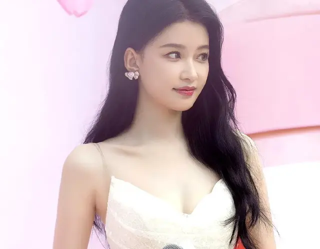 孙怡：海边的璀璨风华