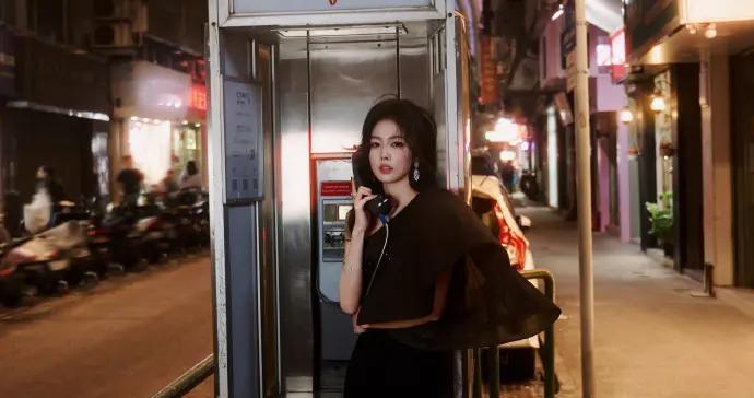 白鹿在尖叫之夜热搜超2亿！她的三款红毯造型藏着什么时尚玄机？