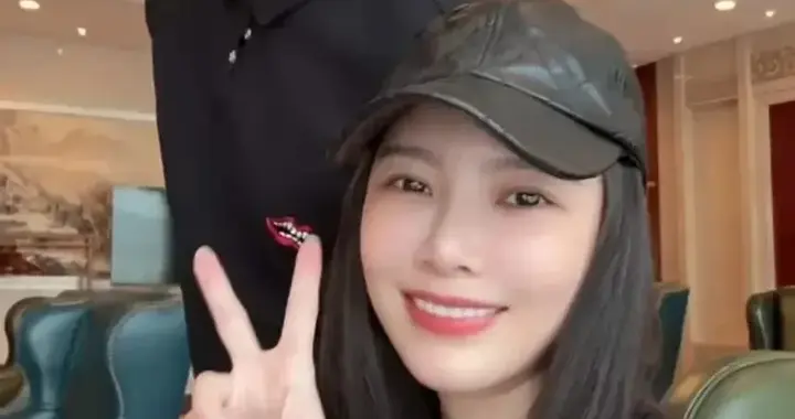 杜淳王灿分居多年，深圳度假竟曝出\第一次同睡\，女儿反应太真实