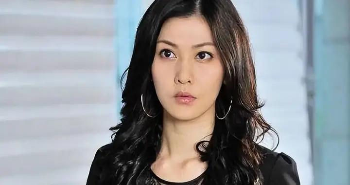 42岁李彩桦近况曝光！曾经历一段短暂婚姻，如今尽情享受单身生活