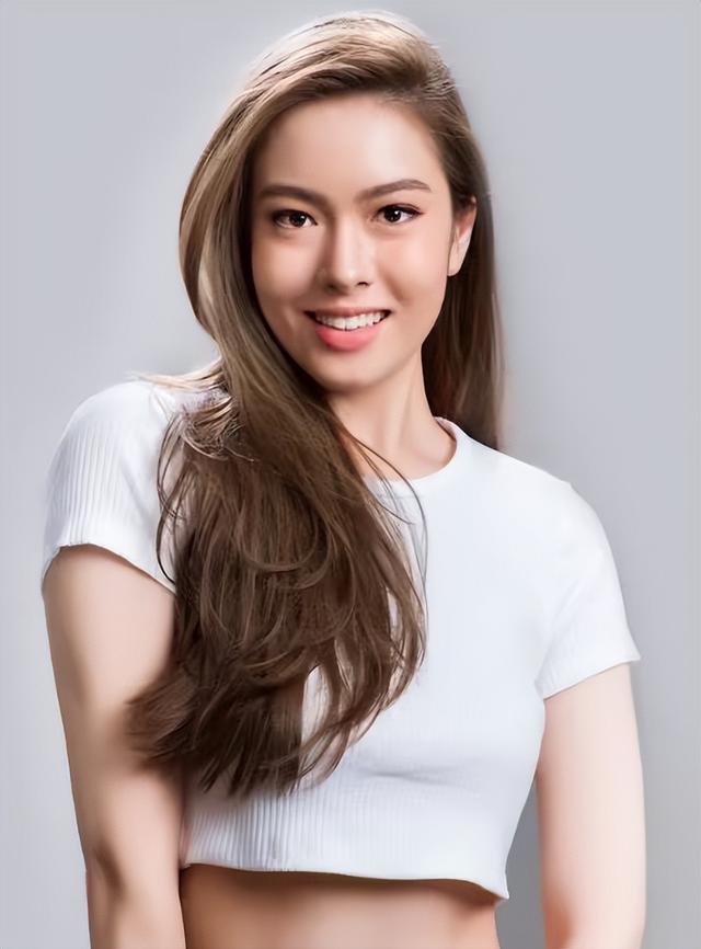 她也突然退圈了...