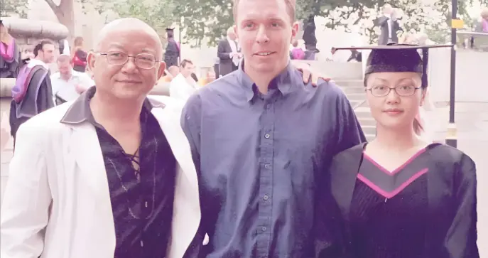 王刚的洋女婿：出身英国贵族 ，“嫁”到中国，混血儿子长得像王刚