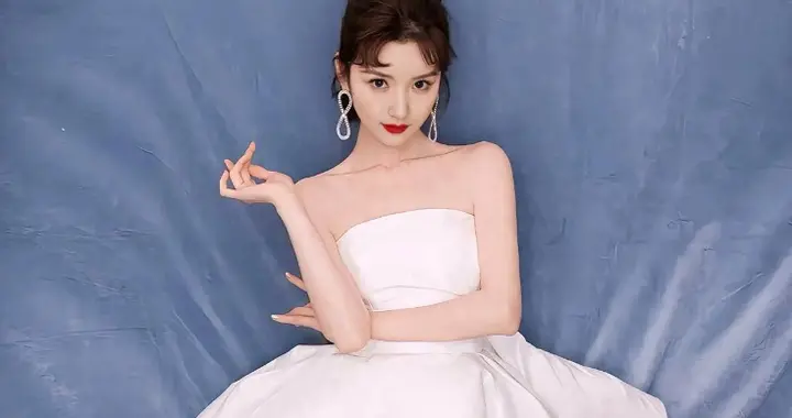 毛晓彤太好看了，太美了，尤其是脚丫子