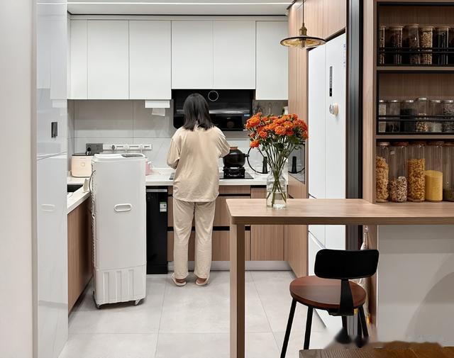 31岁北京未婚女孩，在朋友圈晒出一个人的晚餐，网友：活明白了