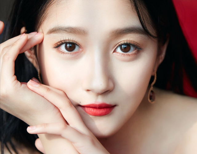 鹿晗社交平台解封，关晓彤更新动态，她仅用一个举动，表明了态度