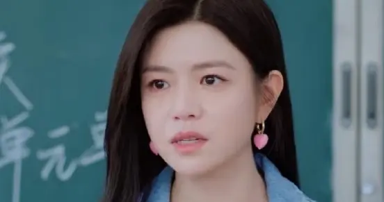 追星界的“天选之女”！王玉雯追刘亦菲追到全网羡慕，细节太戳人