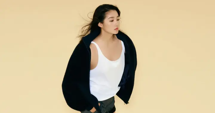 关晓彤Wonderland 11月刊封面大片 ，有种美特斯邦威的感觉