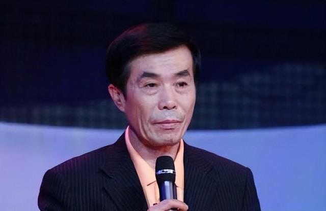 老艺术家何庆魁75岁高龄，被儿子捅刀：他嫖不动了，每月1万够花