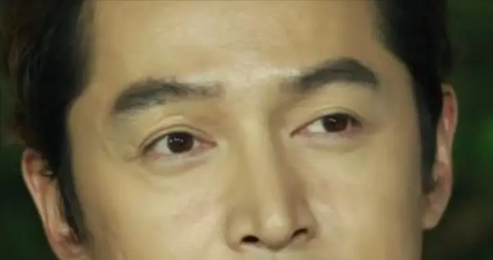 刘诗诗胡歌合体，一个年轻紧致，一个驼背像老大爷，站位过于生疏