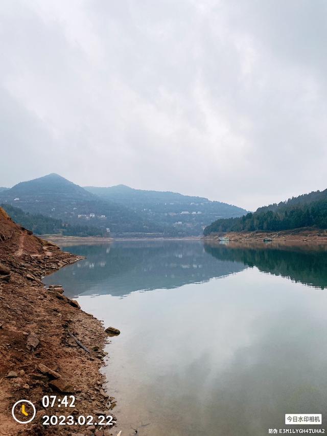 |雨后升钟湖鱼情又归于平静。