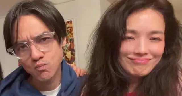 舒淇晒全家福！亲弟比她显老 豪宅奢华 冯德伦和岳父母互动亲密