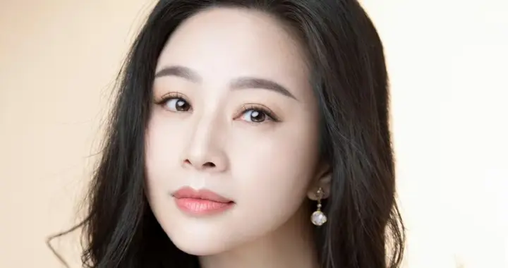 她长得漂亮又有才华，43岁婚姻成谜