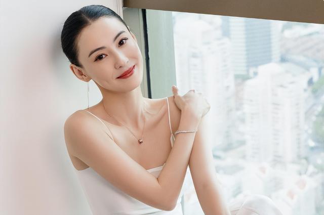 张柏芝：主动放弃6亿家产、向儿子维护谢霆锋，今“穷”得只剩钱