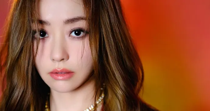 张靓颖今日份营业美照，怼脸拍简直太有韵味了