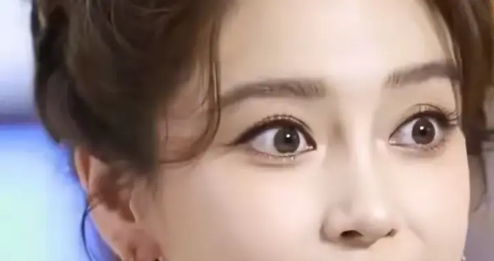 时隔两年重回内地的angelababy，不需要找角度，依旧美的很权威！