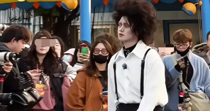 魏大勋cos“剪刀手爱德华”，神还原！不愧是韩国财阀看中的男人