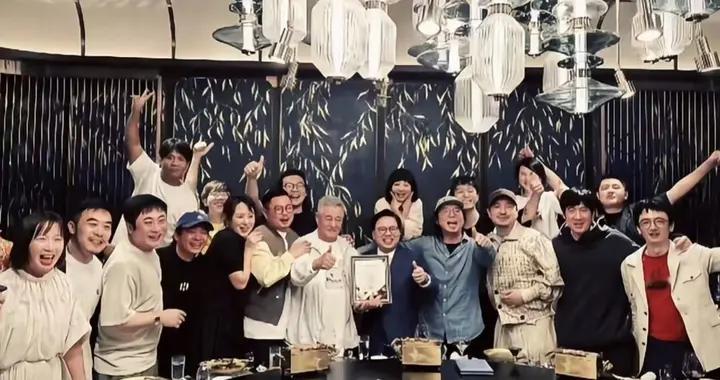 喜剧圈半壁江山齐聚！沈腾马丽拜访赵本山，曝聚会照范丞丞也来了