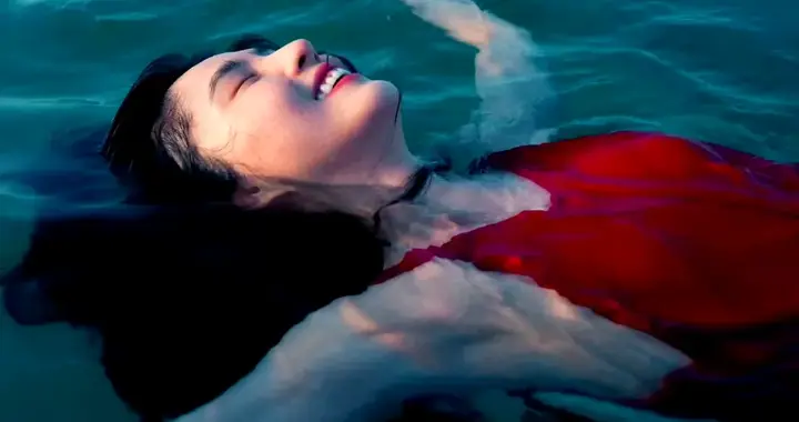 韩素希 绝美破碎感