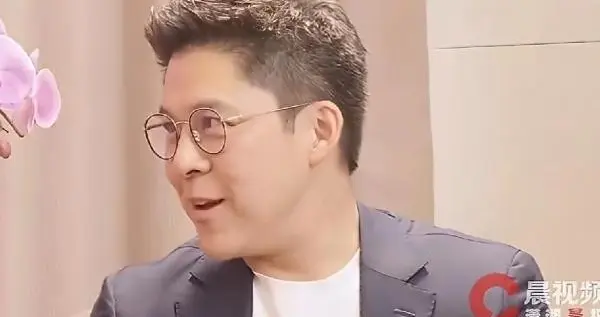 3月19号，霍启刚突然冲上热搜，因为他“拒绝当港姐评委”