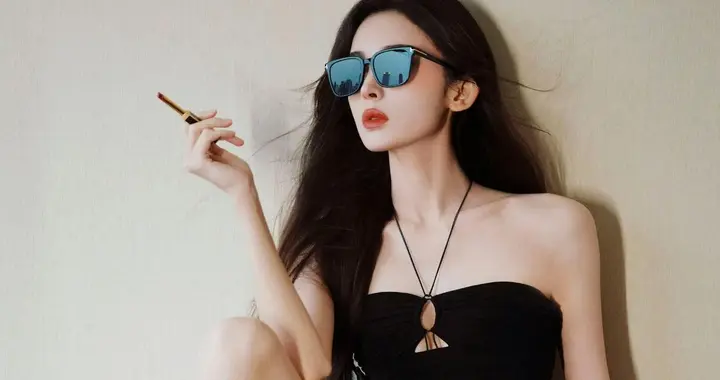 古力娜扎，黑色妆造，冷酷穿搭大片。