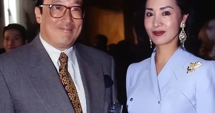 让3个情妇净身出户，2个私生子狼狈退场，何莉莉如今仍是顶级贵妇