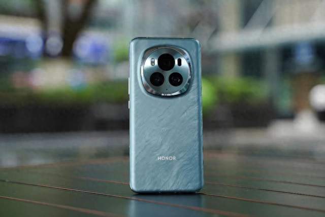 荣耀加大力度清仓，16G+512G跌价2600元，是捡漏的最佳时期