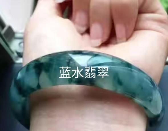 翡翠|马师傅分享几个带有黑点杂质的玉石，见了有黑点好辨认是什么玉