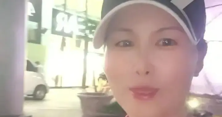 小杨阿姨带玥儿姐弟逛夜市，小箖箖馋到走不动道，暑假终要大团聚