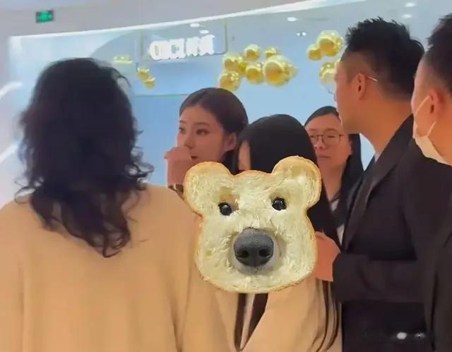 汪小菲一双子女首次现身北京，网友一语道破真因，竟与小玥儿有关