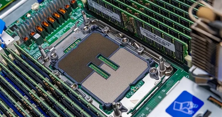 86核心、336MB三級緩存大戰AMD撕裂者！Intel快追上來了