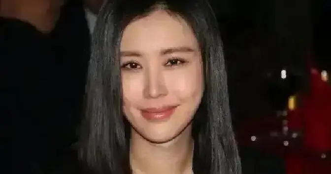 2007年巨星巴乔来华现场，绝美陌生女子献吻，居然是田朴珺