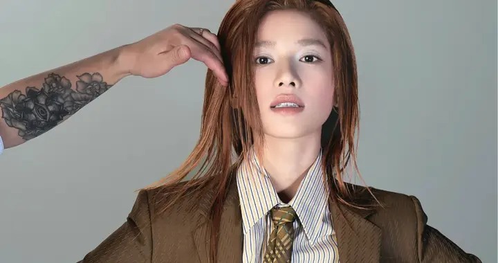 张婧仪最新杂志封面大片，湿发自由浪漫的野性美