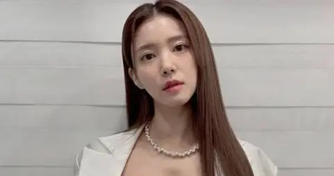 韩国女星44岁生俩娃，儿子17岁，丈夫突然想生三胎，她反应很真实