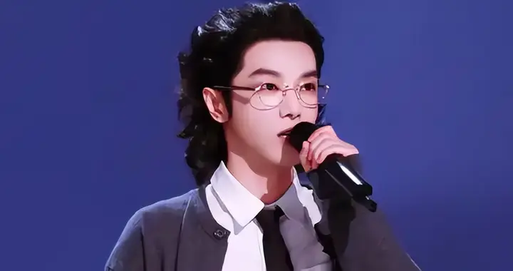 媲美周杰伦！却因一个孩子被骂4年，如今凭一个举动实现口碑逆转