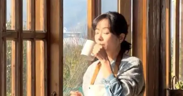 47岁杨乐乐近况曝光！独自在小镇生活，离开老公孩子感觉很轻松