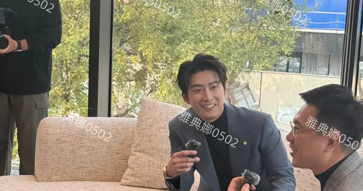 窦骁不上镜本人比照片帅好多，高大英俊气度不凡戴婚戒破离婚传闻