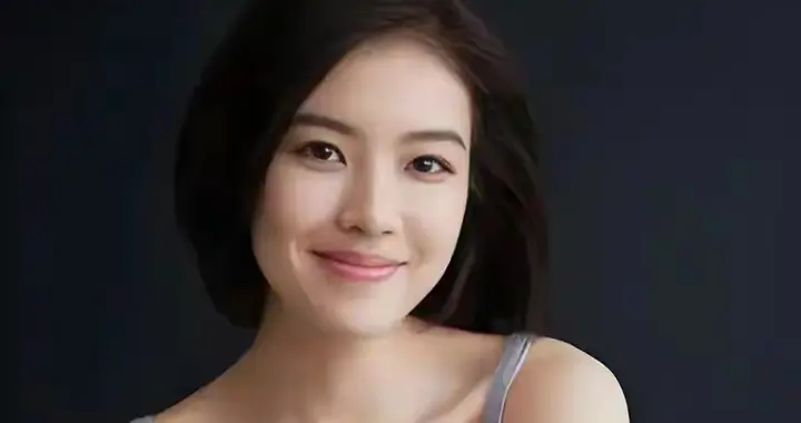 张雅玫：环球小姐出身，凭《中国机长》出圈的气质女神！