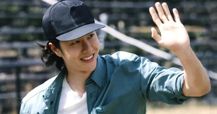 钱再多有什么用？28岁王一博手滑坠海，才懂陈道明那番话的含金量