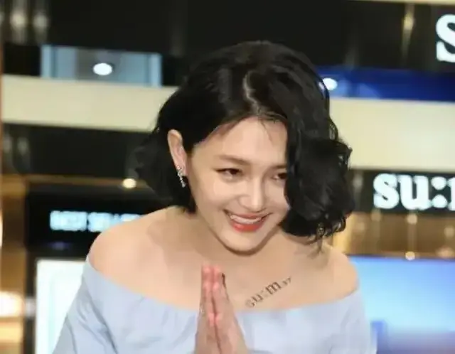 娱乐圈“大魔王”大S懒得搭理外界传闻，复出拍广告，造型美极了