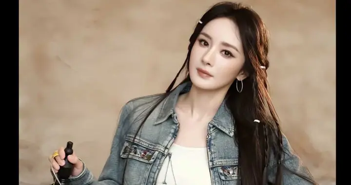 杨幂牛仔也玩甜辣风？樱桃背心一秒变身少女幂！