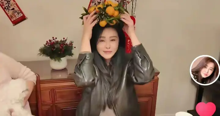 王祖贤在加拿大过年画面曝光：满桌年味年夜饭，全场竟无一位男性