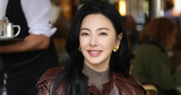 38岁张雨绮喝下午茶带火美拉德新穿法：皮衣+打底衫，显贵又洋气