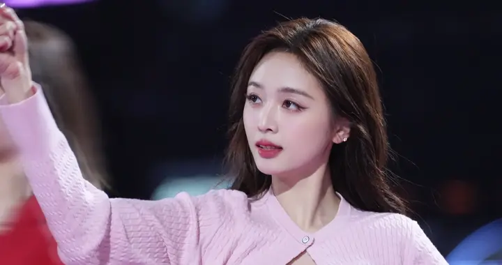 吴宣仪演唱会，性感小蛮腰