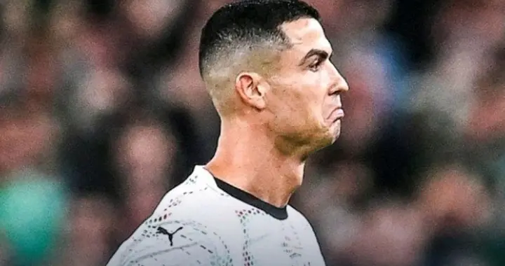 世预赛悲喜夜 C罗染红+葡萄牙0-2,法国4-0直通 姆巴佩2球,意大利2-0