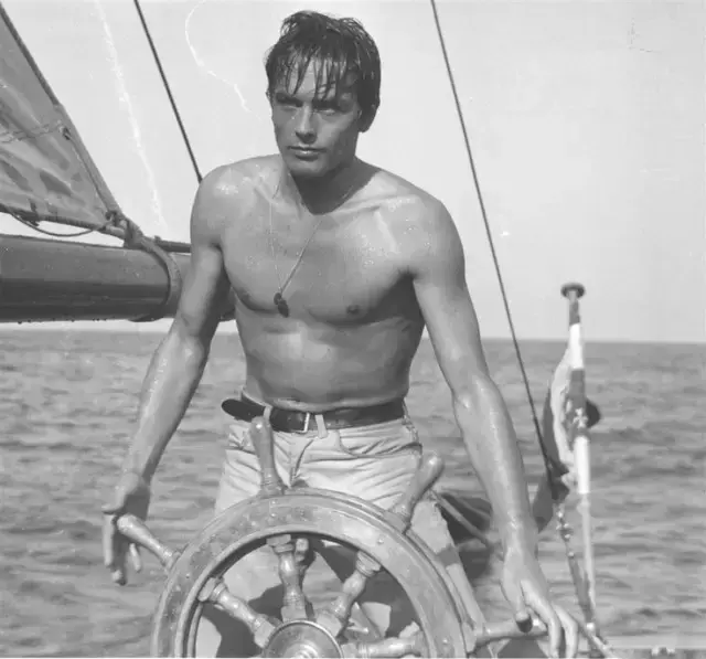 法国巨星阿兰·德龙与世长辞，传奇落幕！